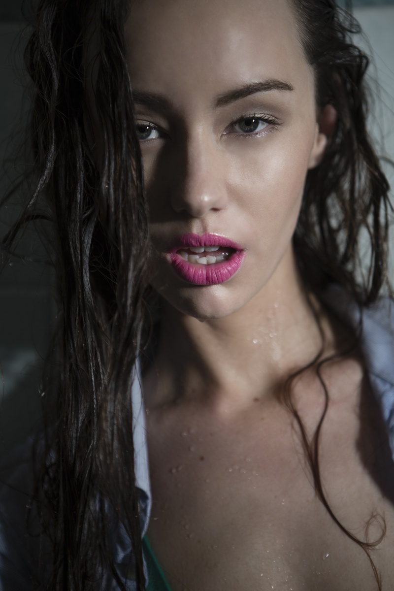 Female model photo shoot of Danielapesenti
