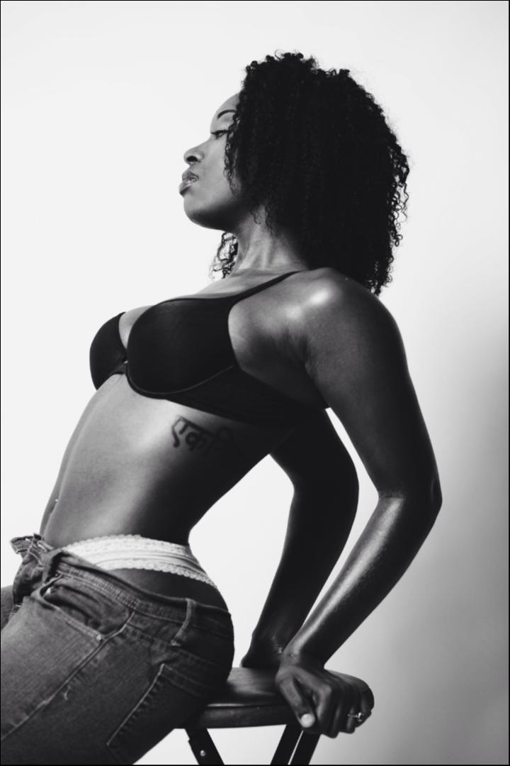 Female model photo shoot of Aaliyah Scott