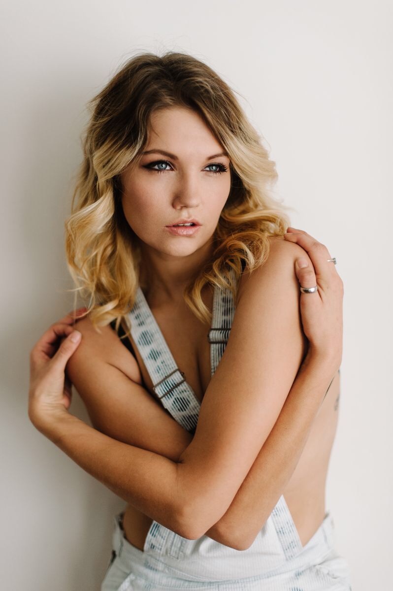 Female model photo shoot of Alauraceceile  in Nashville, TN