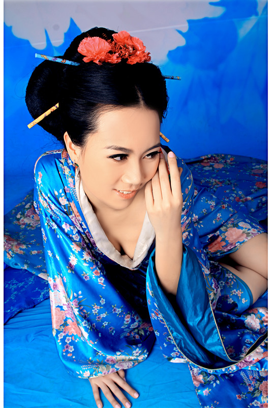 Female model photo shoot of Lillian_Zhang
