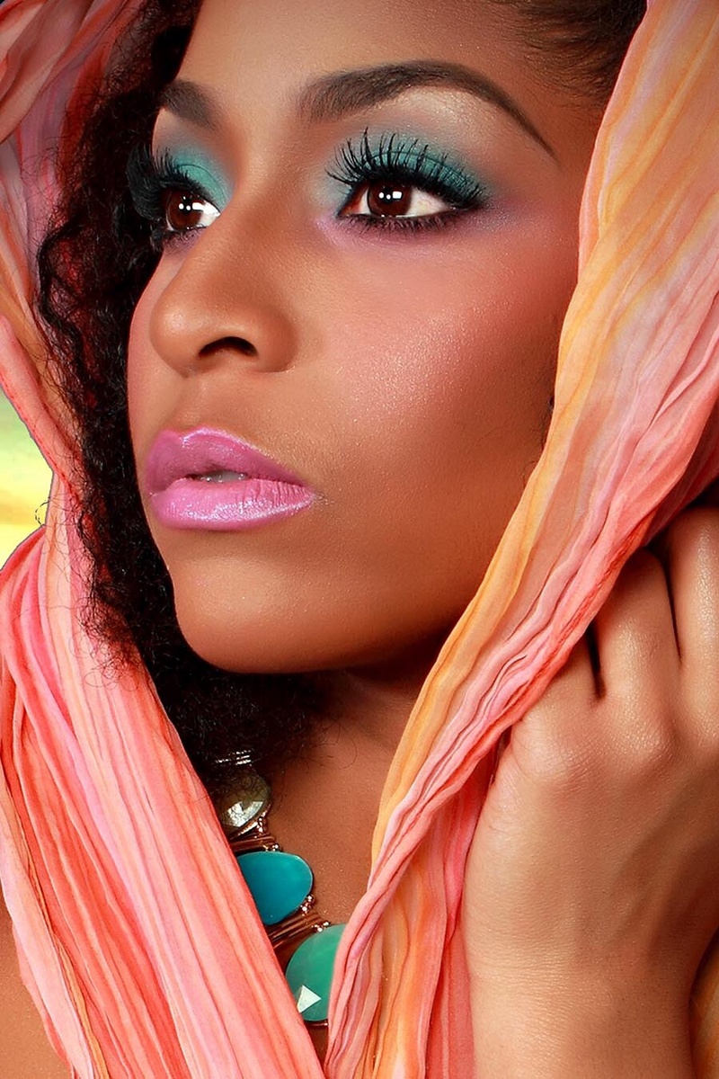 Female model photo shoot of Bisi E -- Crystal-Eyez  by Lawrence Bickerstaff in Crystal-Eyez Makeup & Beauty Lounge, Chicago IL