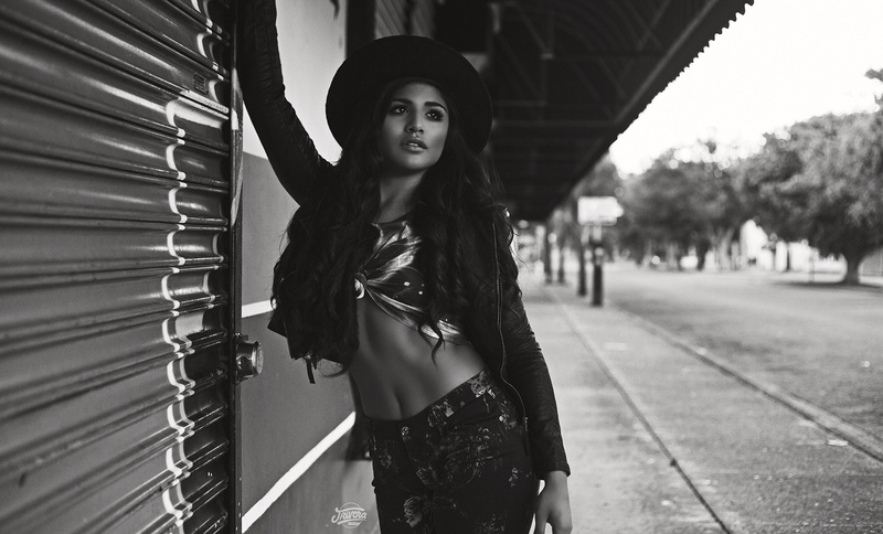 Female model photo shoot of GabrielaBandy