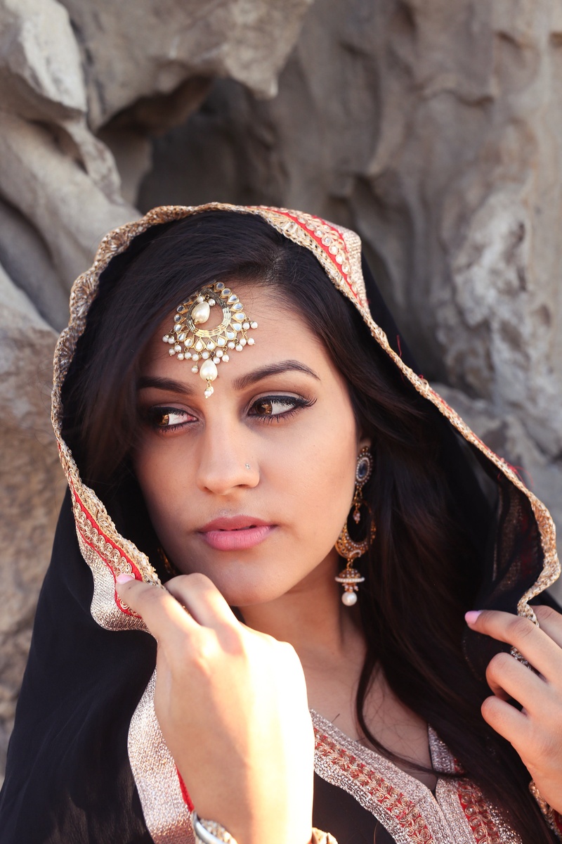 Female model photo shoot of AmritKang
