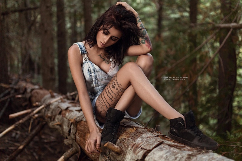 Female model photo shoot of EeVee Valldeperas in Mount Spokane, Washington