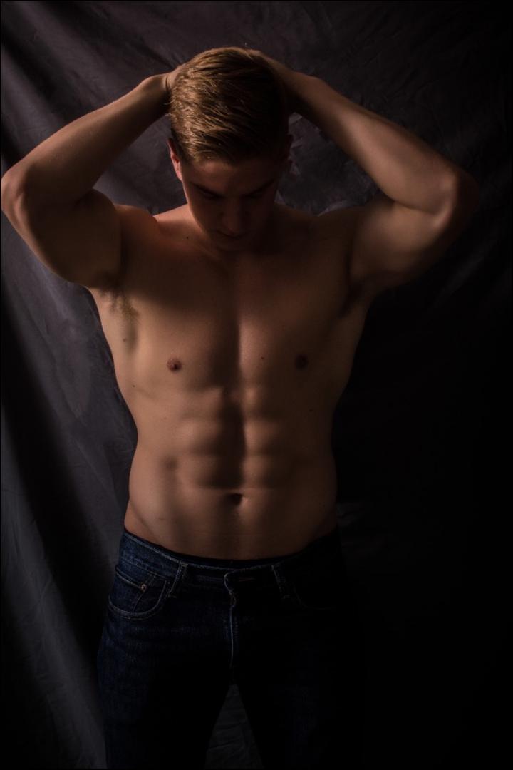 Male model photo shoot of Derrick Michaels