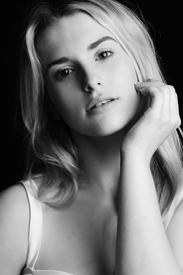Female model photo shoot of EmilyEdney