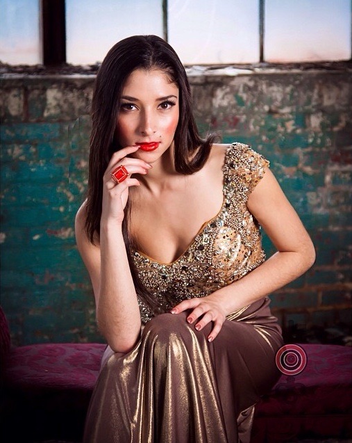 Female model photo shoot of Keyhole Photography