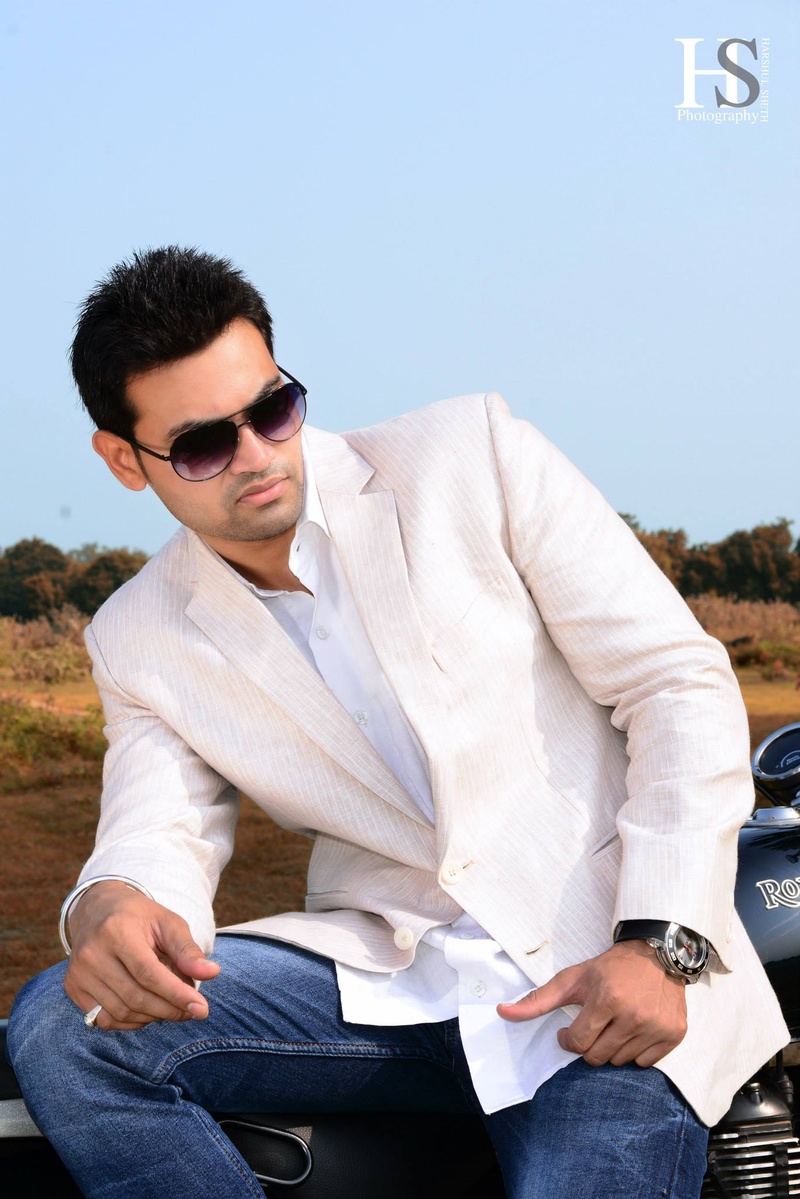 Male model photo shoot of Harshul Sheth