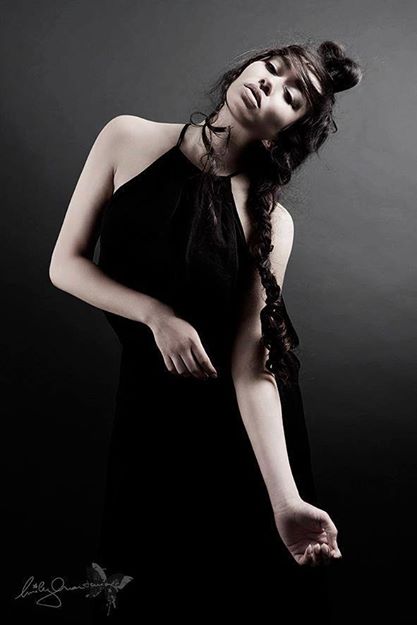 Female model photo shoot of Carina Lofranco 