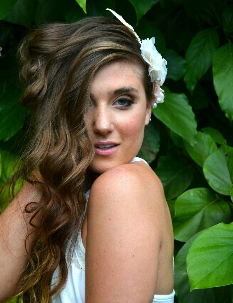 Female model photo shoot of Lindsey Walters