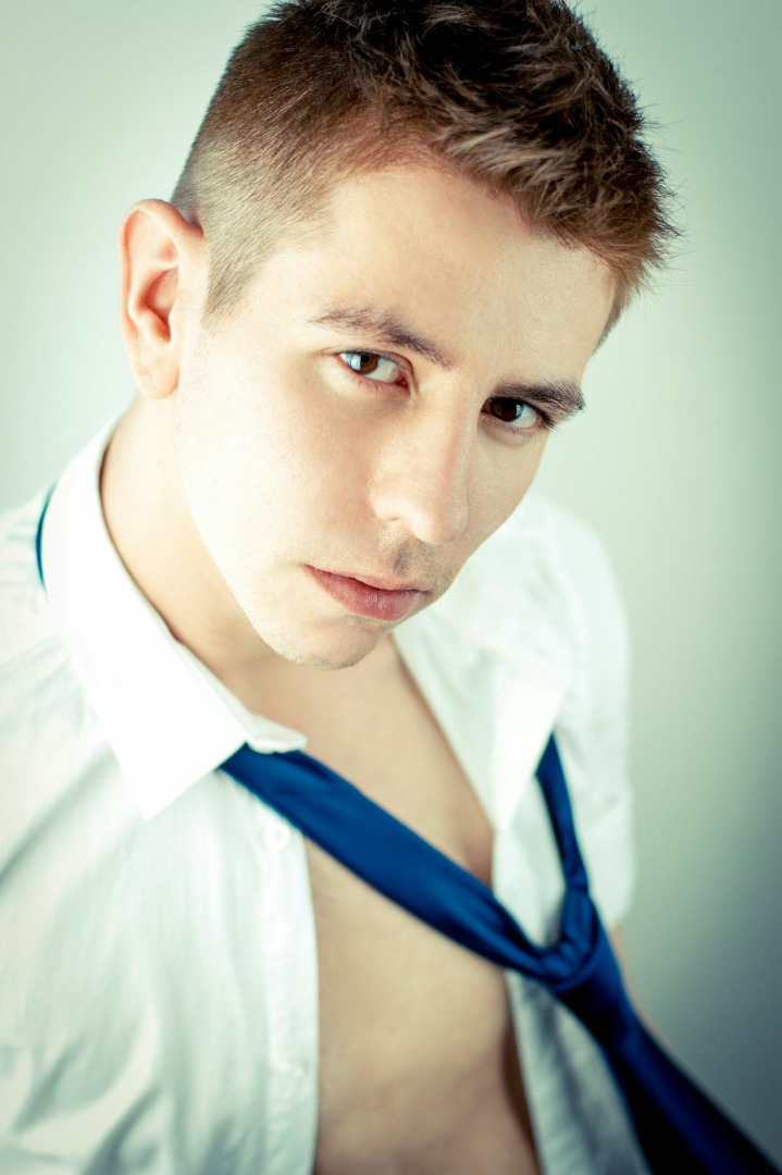 Male model photo shoot of Dylan Kowe