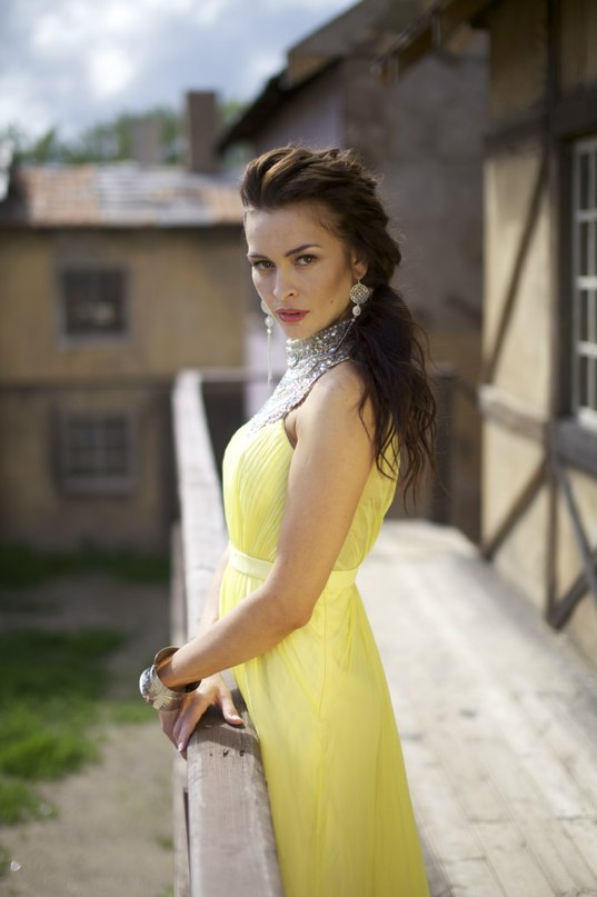 Female model photo shoot of AlenaNyrkova