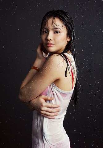 Female model photo shoot of Huyen Le