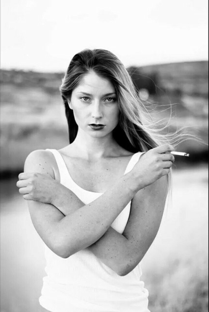 Female model photo shoot of Shelbie Zelnar 