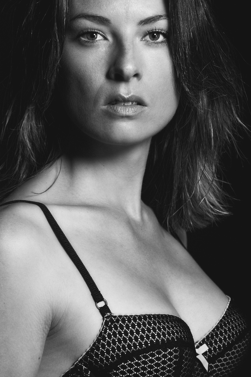 Female model photo shoot of WhitePeach by kuva