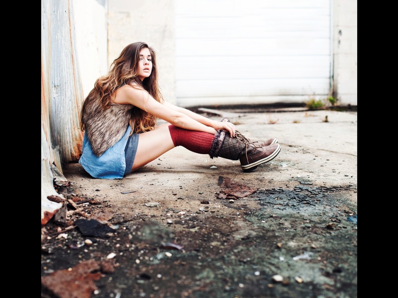 Female model photo shoot of Caitlin Kelley