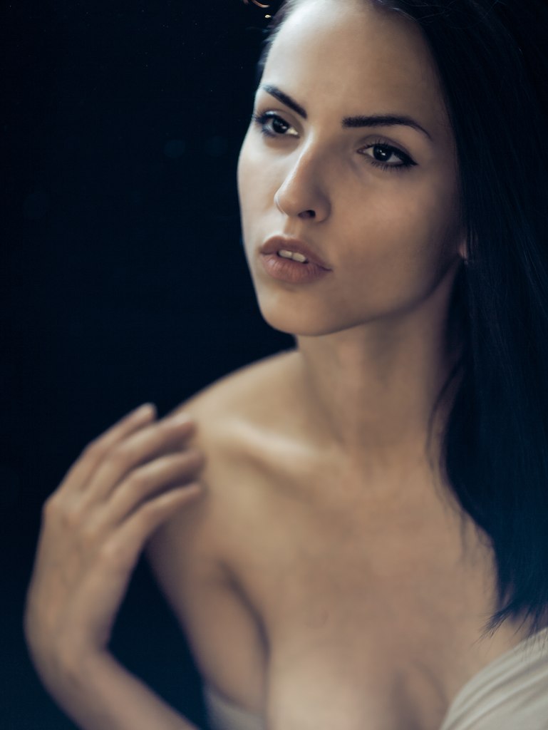 Female model photo shoot of Olenka Jankovska