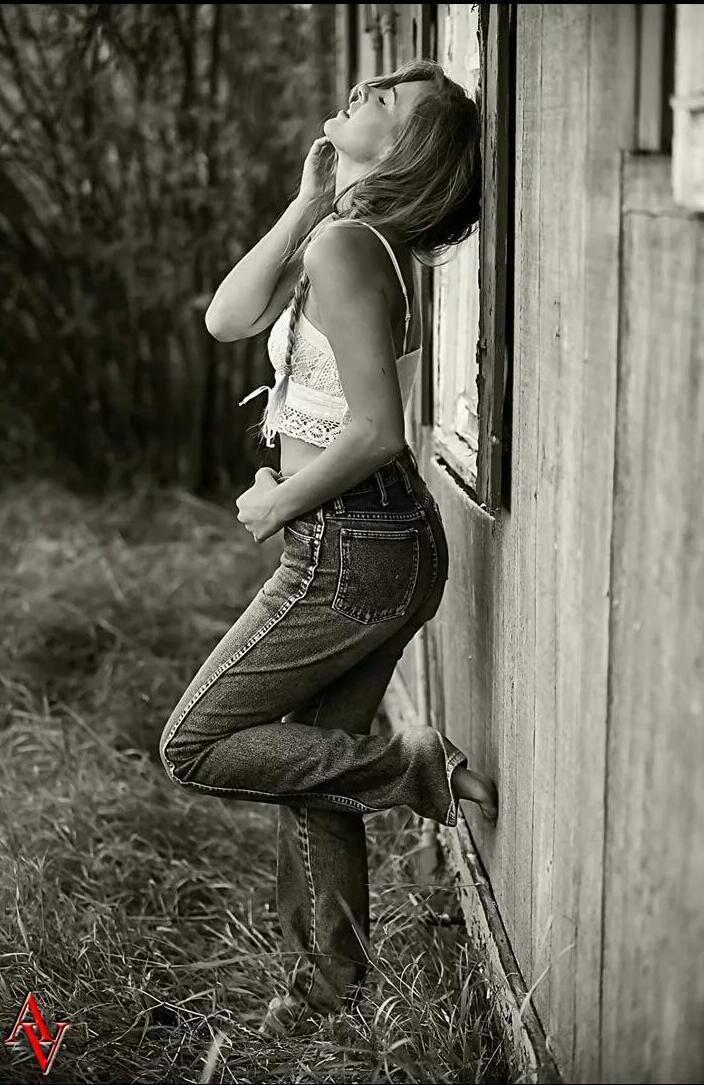 Female model photo shoot of Kelsey Kundert