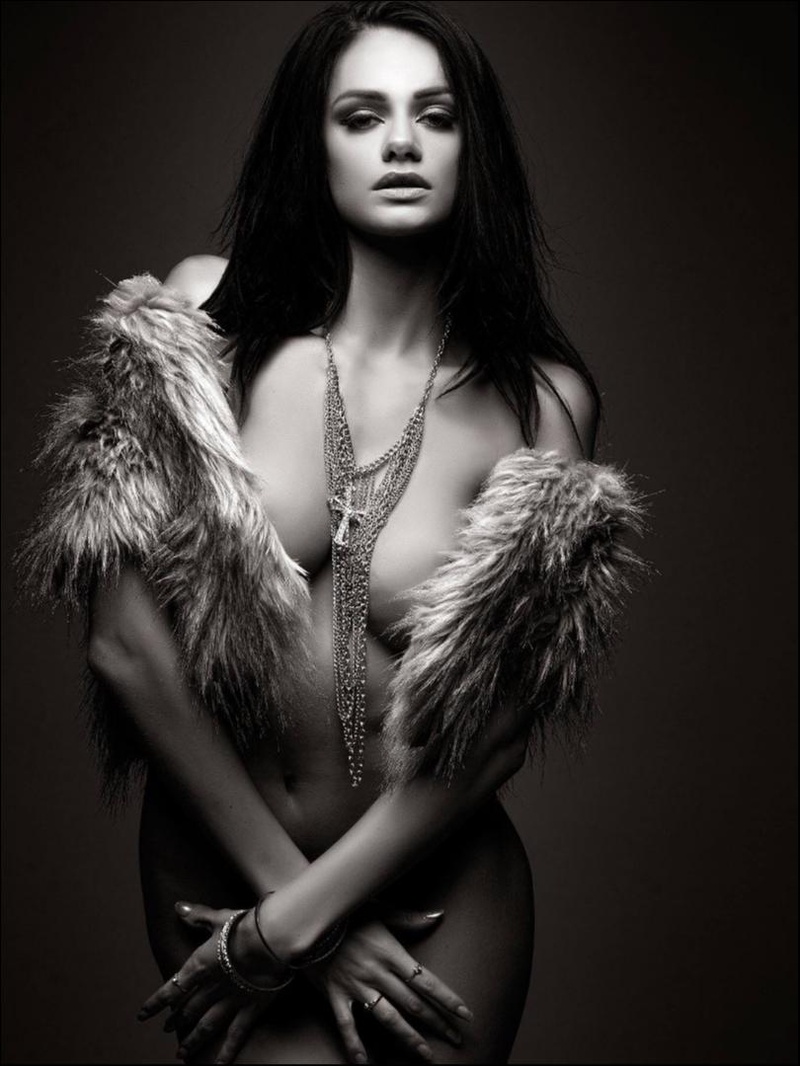 Female model photo shoot of Victoria  Barrett