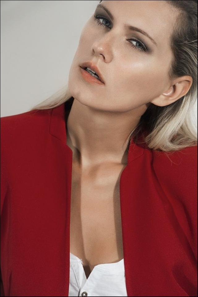 Female model photo shoot of Iulia Tcheremisinova