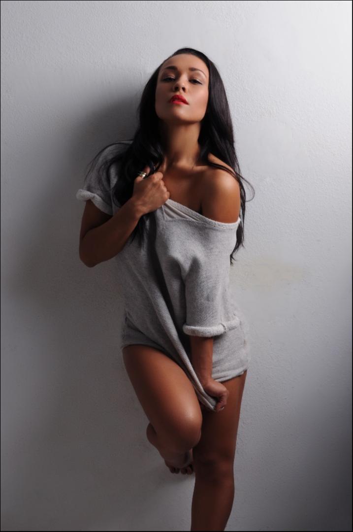 Female model photo shoot of Alia Kruz by David K Studio
