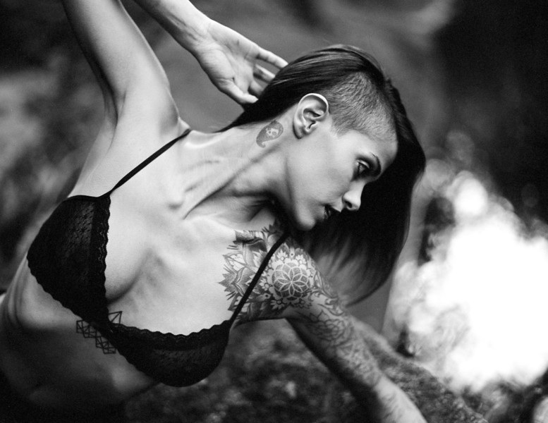 Female model photo shoot of Aili deQueen