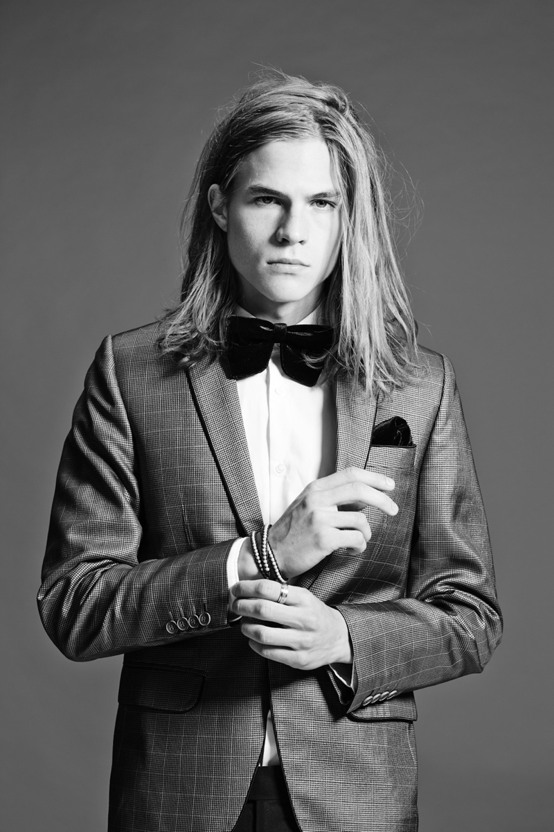 Male model photo shoot of ZakVelsvoir