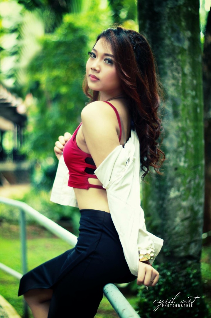 Female model photo shoot of mellyana