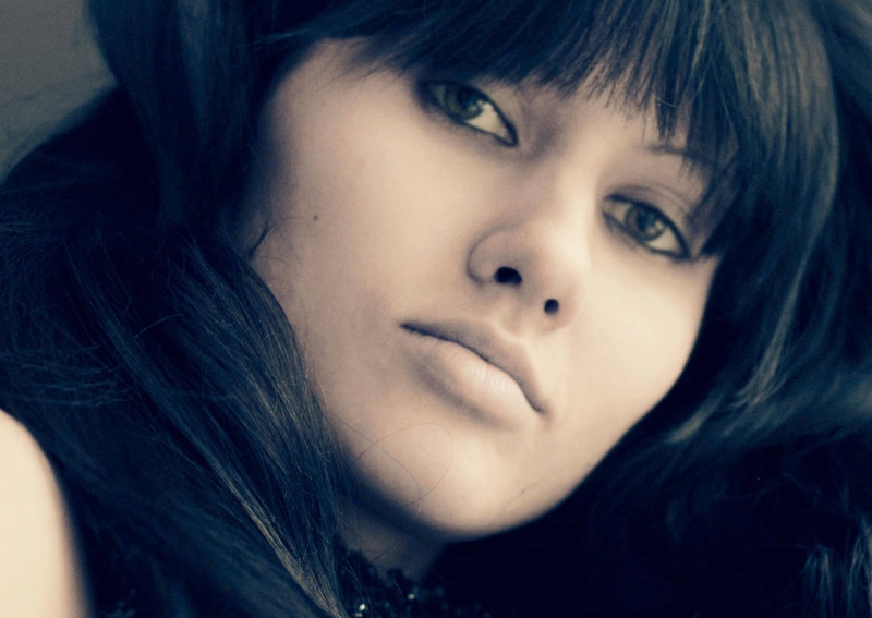 Female model photo shoot of Neela Netra