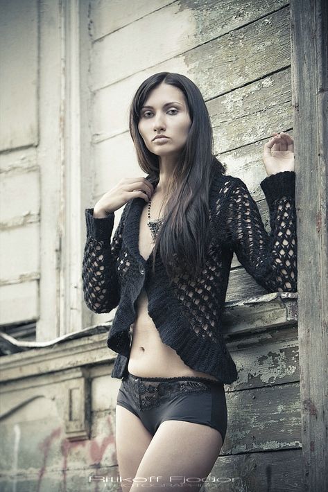 Female model photo shoot of Neela Netra