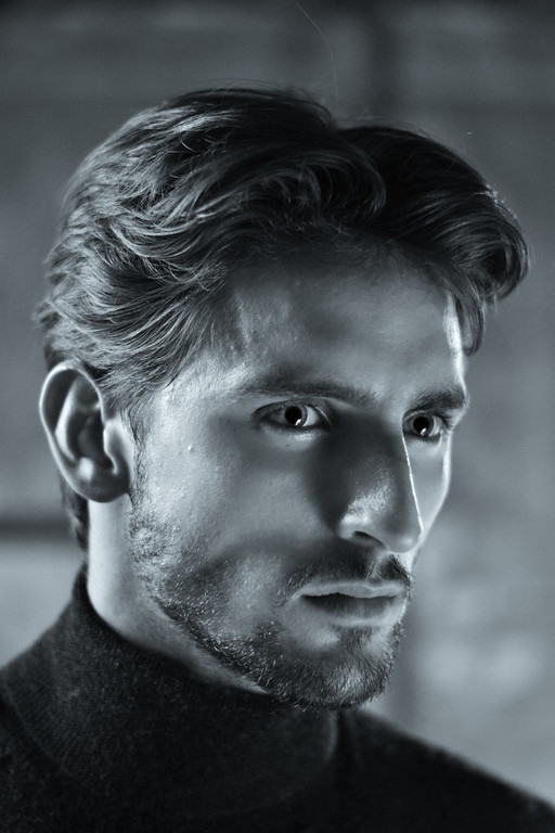 Male model photo shoot of ari benjamin