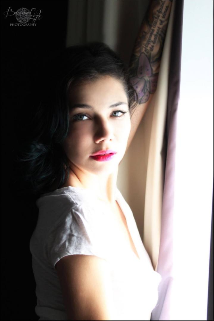 Female model photo shoot of Dahlia Saint