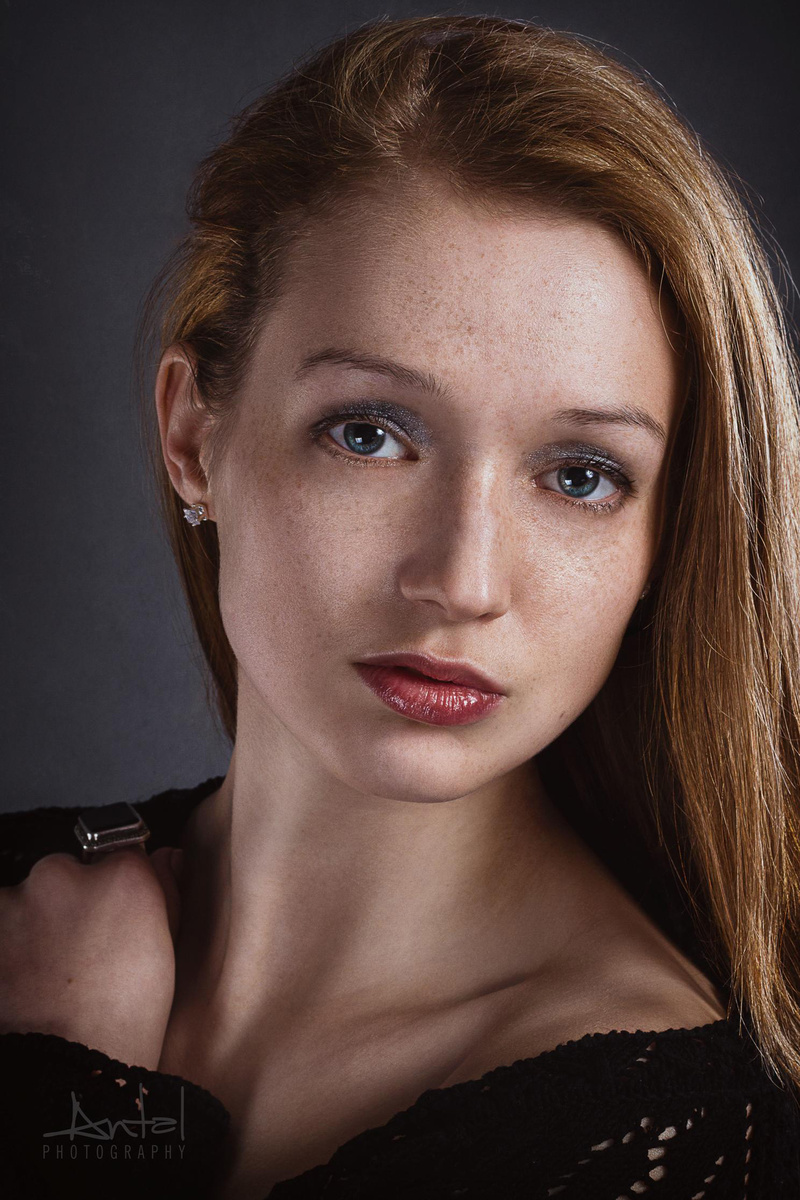 Female model photo shoot of Alice Elizabeth W