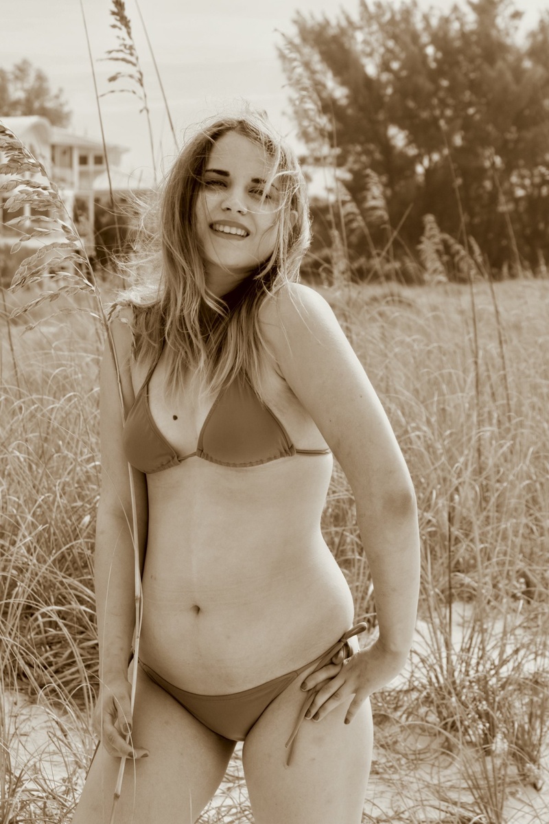 Female model photo shoot of AshleyAlexandra