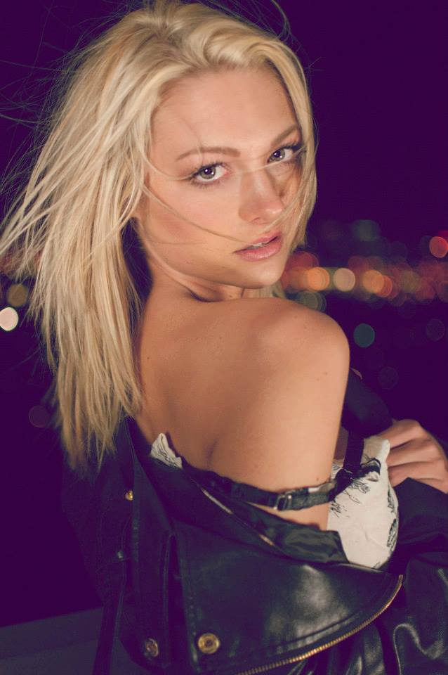 Female model photo shoot of Miranda18