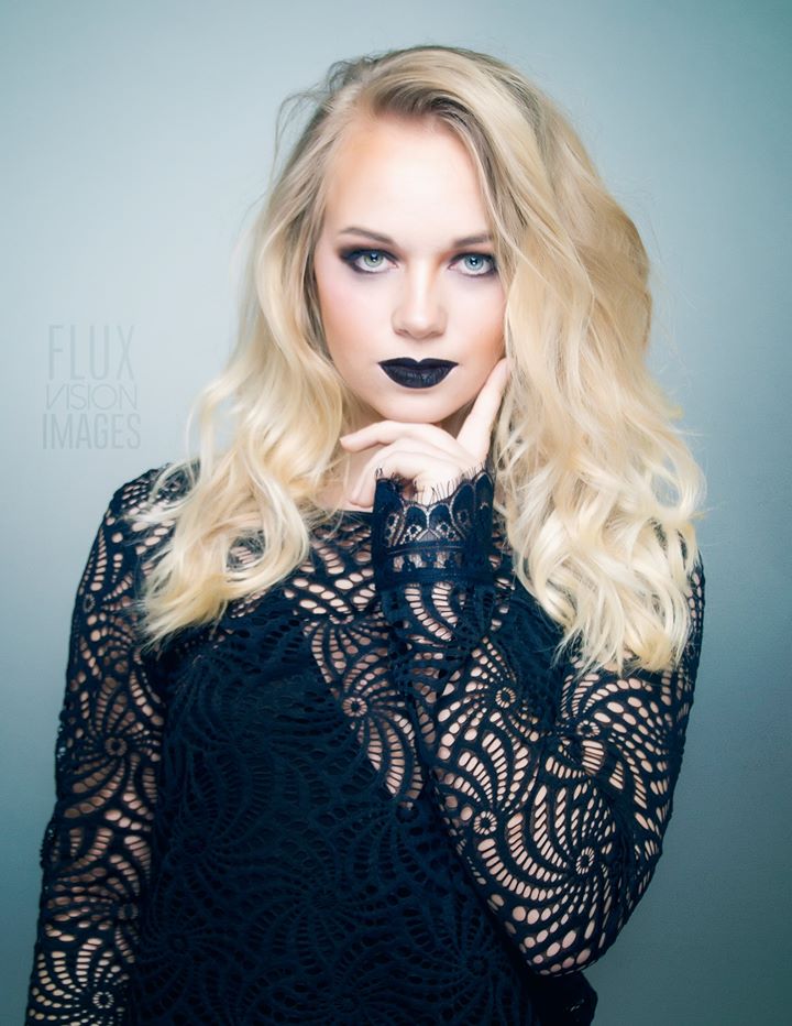 Female model photo shoot of Rikkilynn 