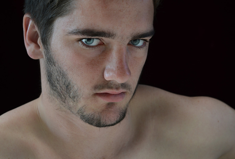 Male model photo shoot of Erdy by David Teplica
