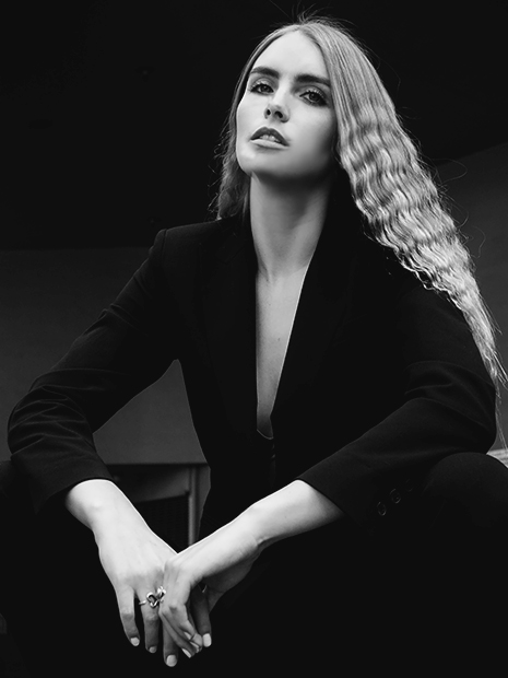 Female model photo shoot of Jana Poole
