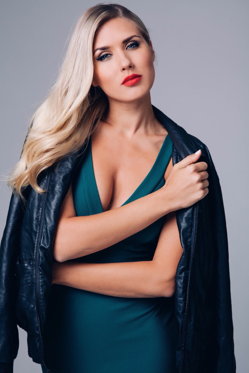 Female model photo shoot of MarionVijar