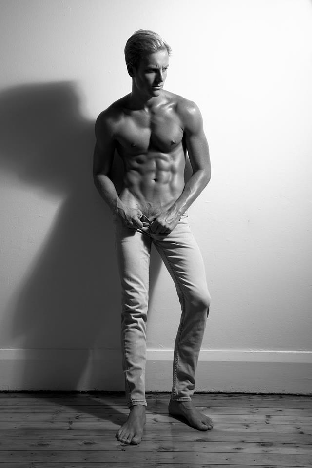 Male model photo shoot of Kristian Crowe