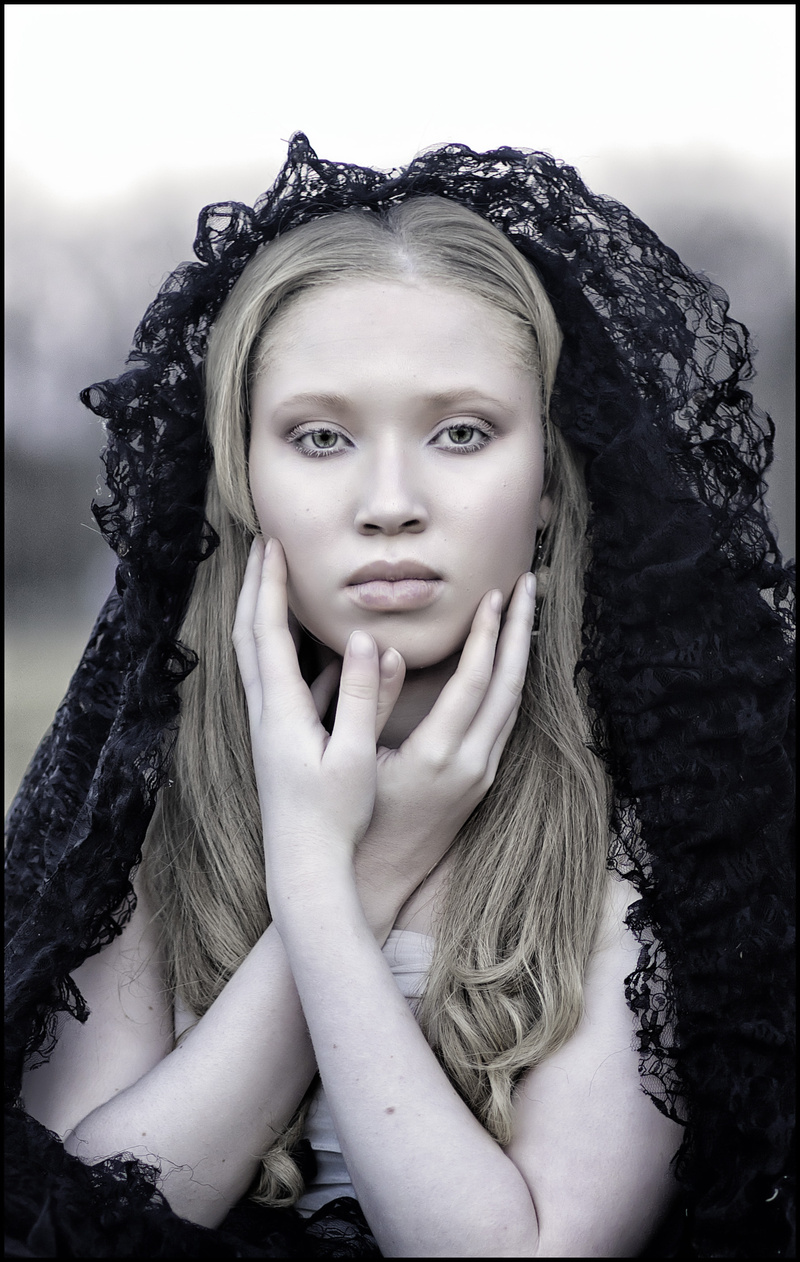 Female model photo shoot of Lauren Elayna Hall in Louisiana