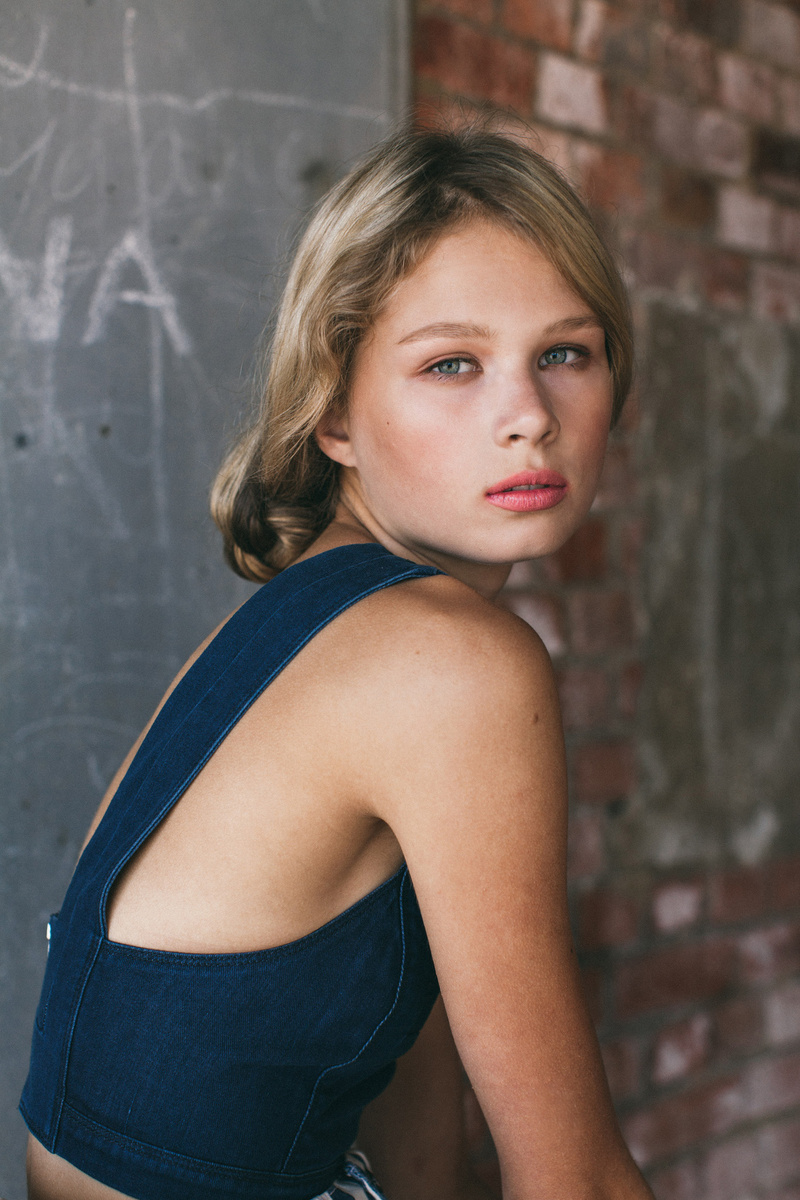 Female model photo shoot of Emma Gutteridge