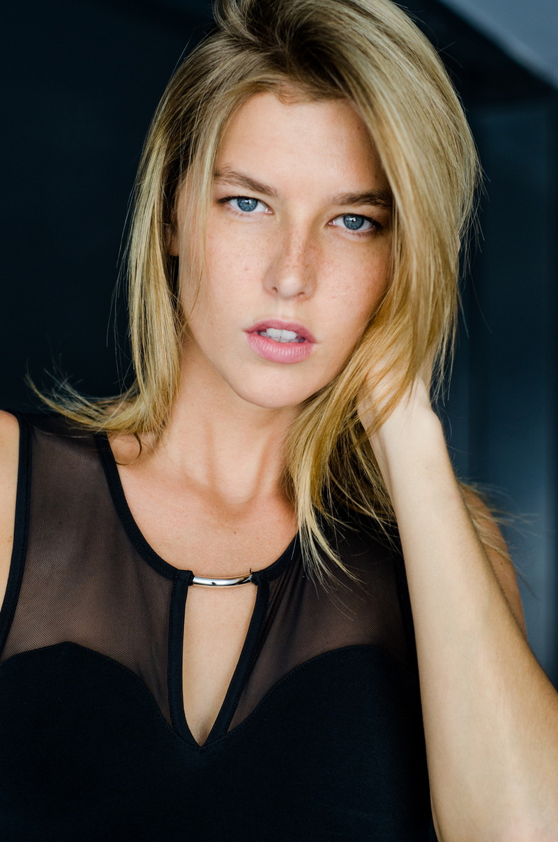 Female model photo shoot of Lauren Economy
