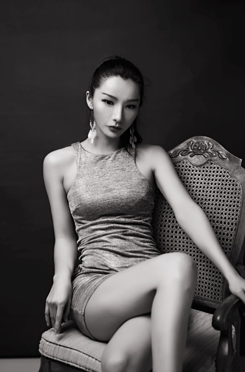 Female model photo shoot of Momo wong