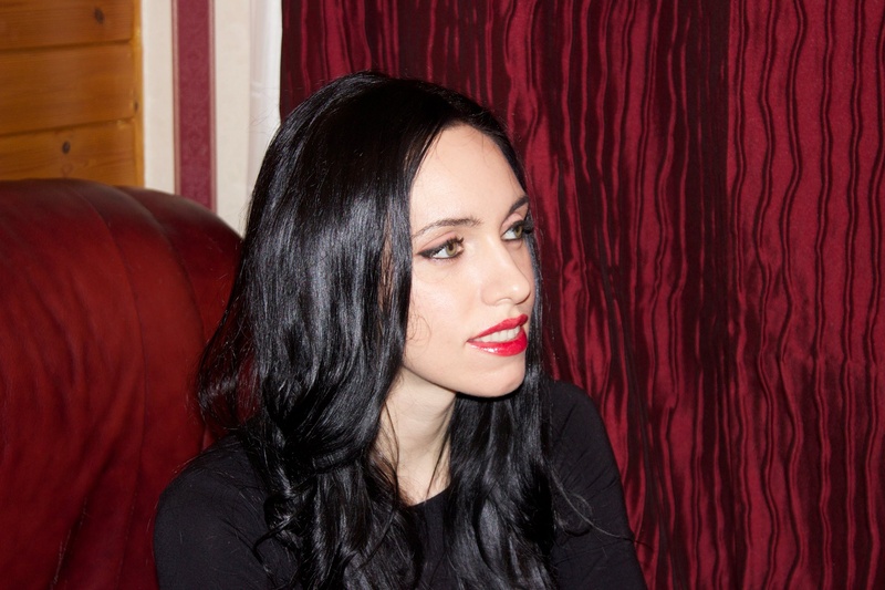 Female model photo shoot of Olya Lapochka