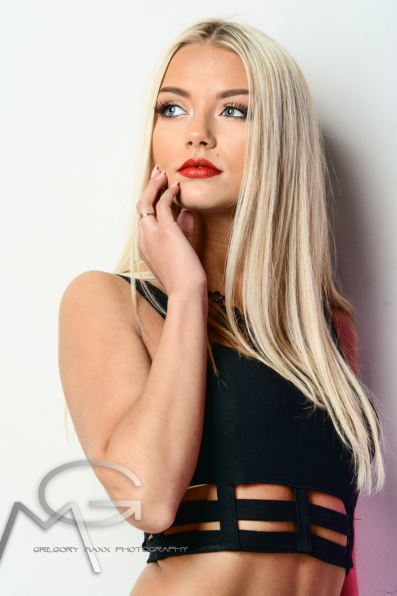 Female model photo shoot of Tetyana Hulyo