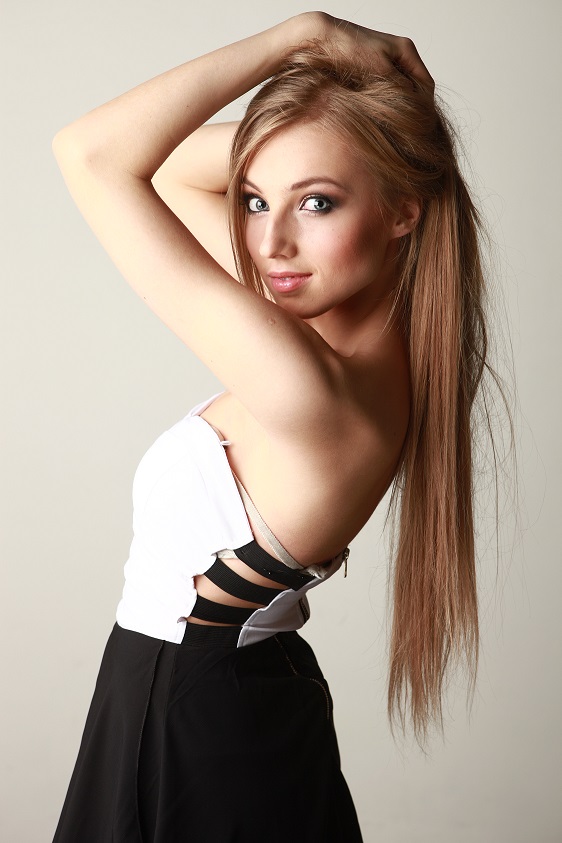 Female model photo shoot of huskylove