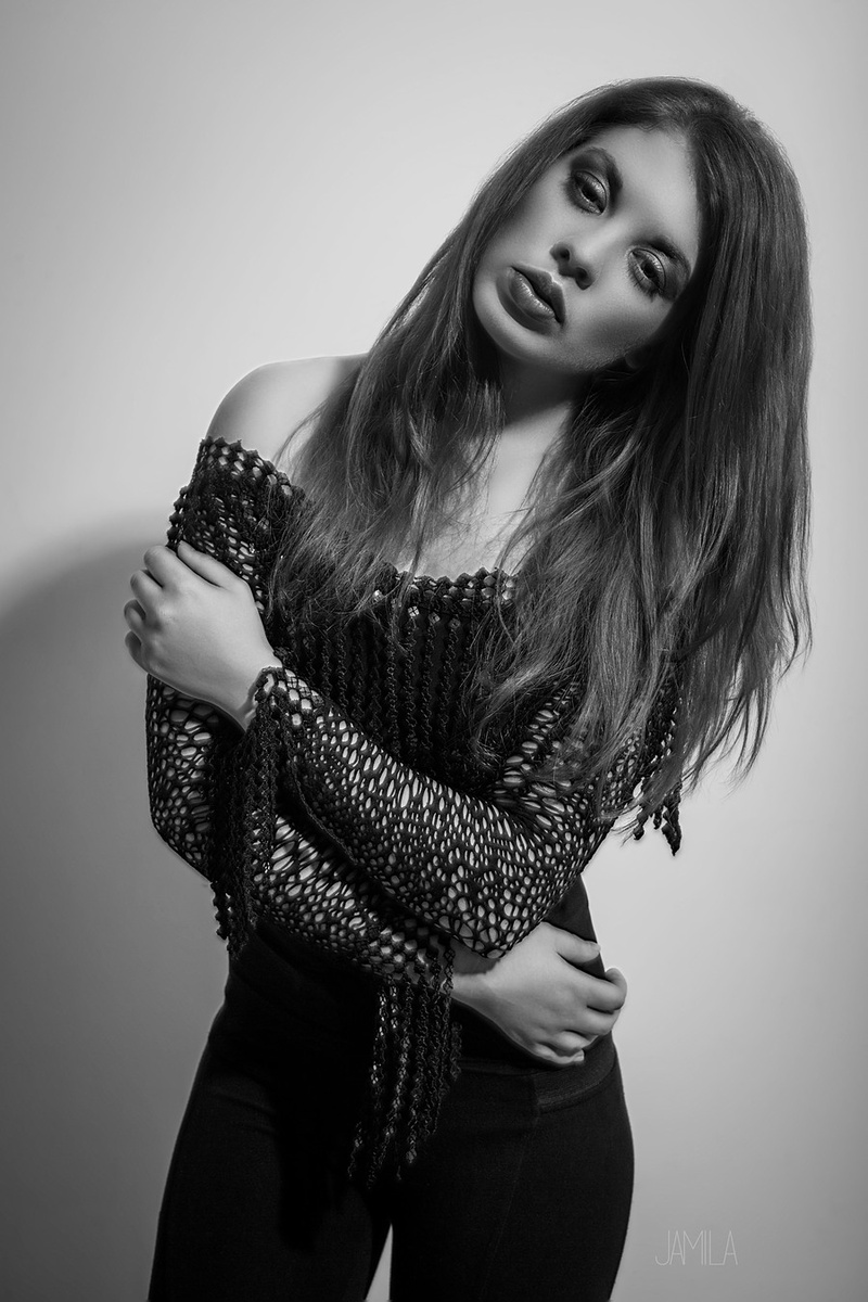 Female model photo shoot of Helen_Stephens