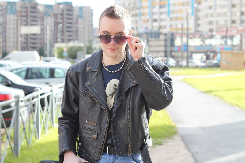 Male model photo shoot of Andrey Le