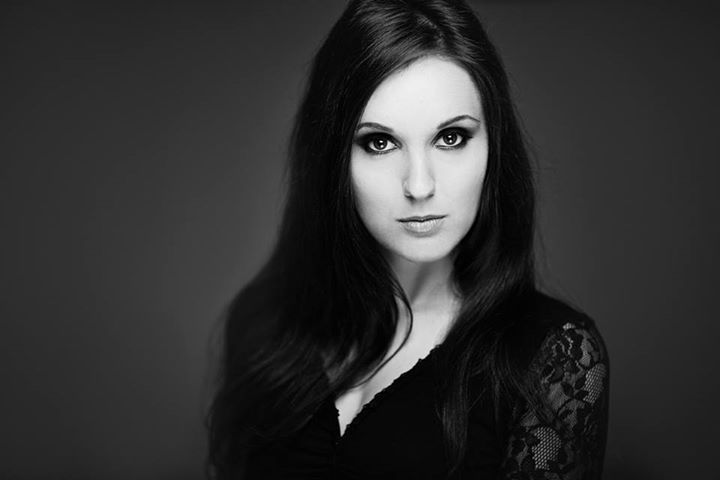 Female model photo shoot of Loreleik